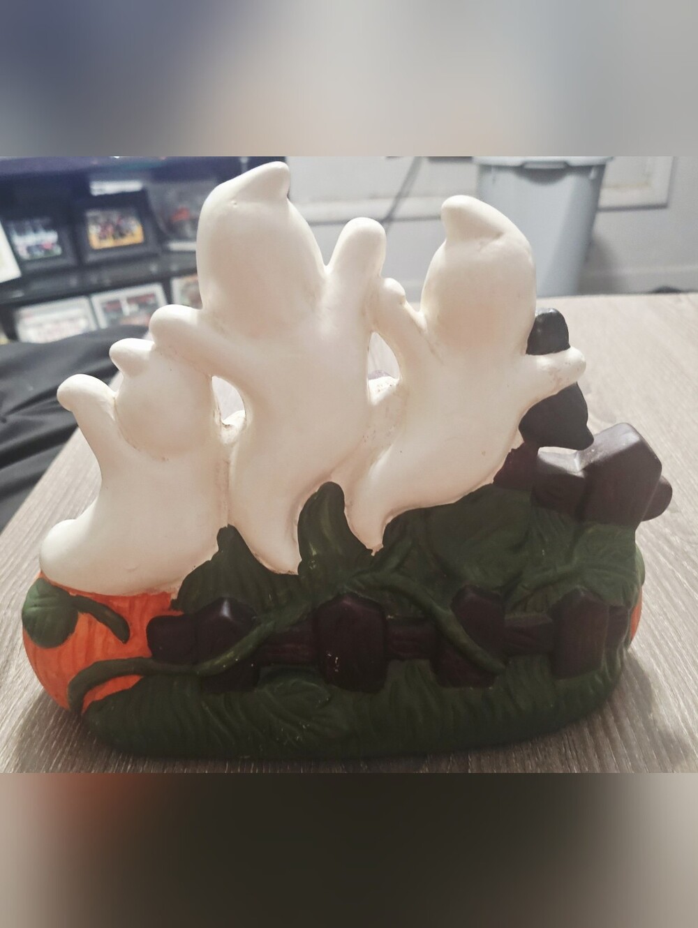 Vintage Halloween Ceramic Figure 3 Ghosts and a Crow on Jack O Lanterns - Picture 4 of 7
